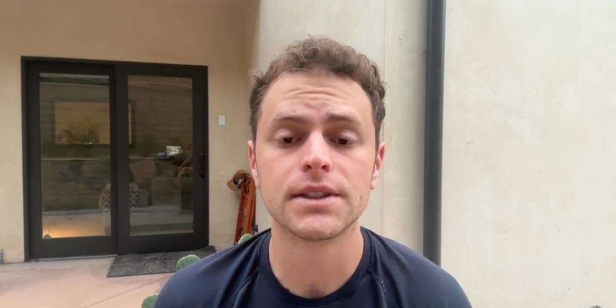 Donald Trump Begs Vladimir Putin to Stop Bombing Ukraine